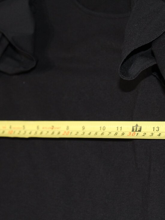 The Harlowe & Graham Women's Medium Boho Tie Front V-neck Top in colorful geomet - Picture 9 of 10